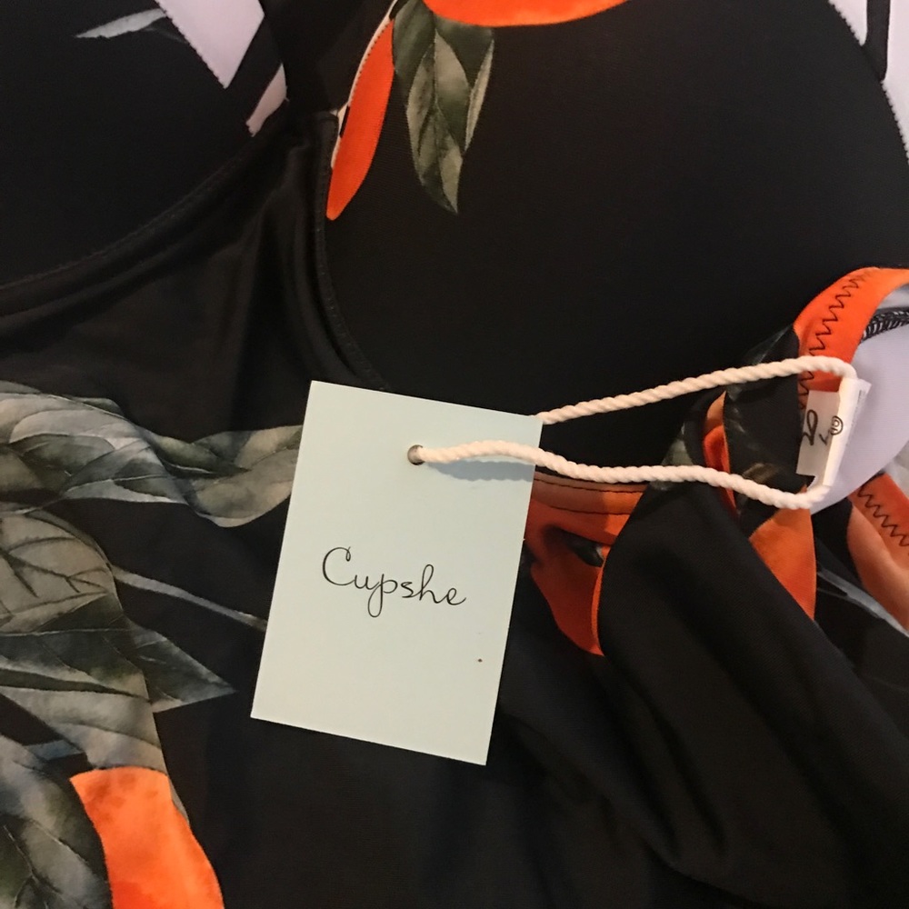 New Cupshe one piece swim suit. Original package - Picture 4 of 8